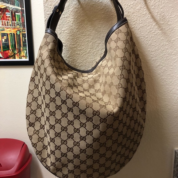 Gucci Handbags - Gucci GG Shoulder Bag